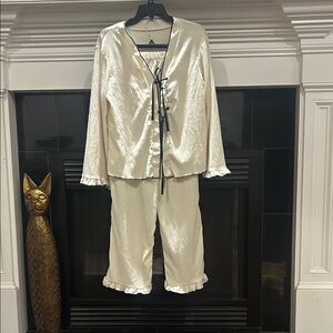 Elegant Cream Women's Sleepwear Set